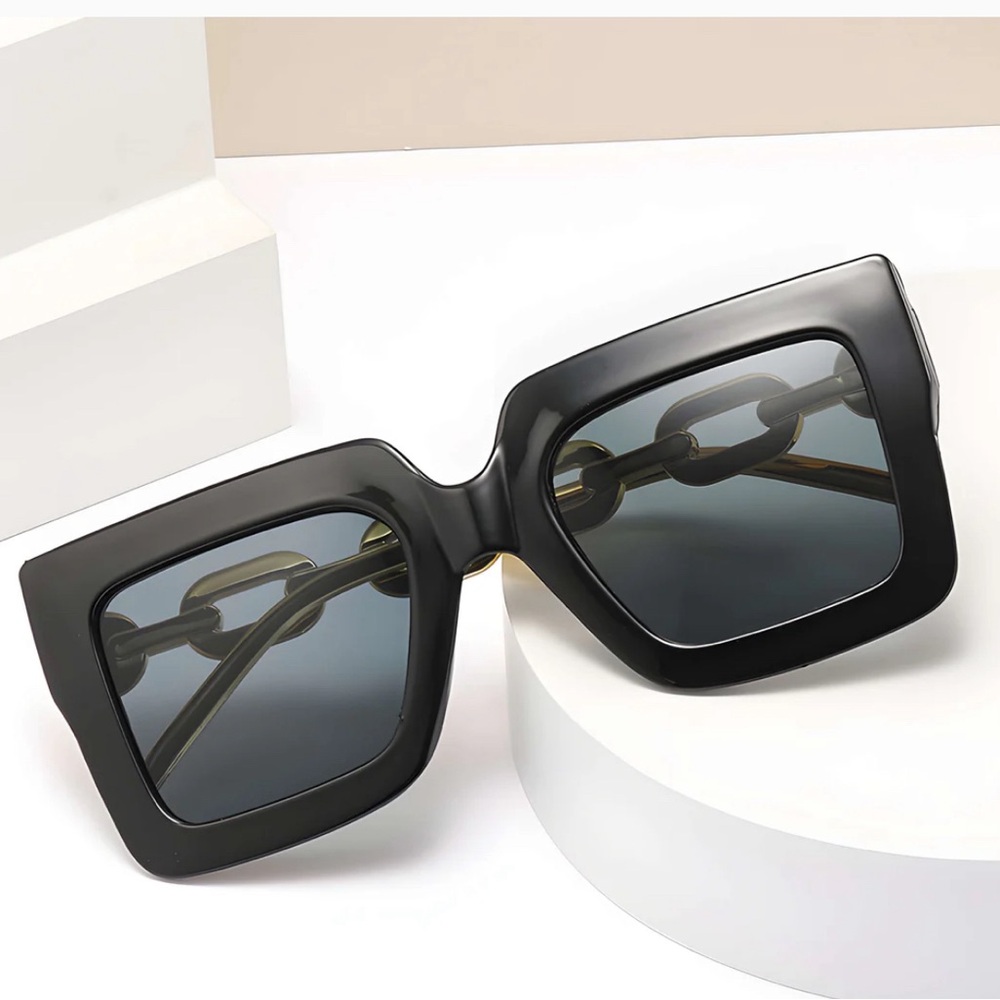 Square Chained Shades Bundle, Includes:Cleaning cloth & Microfiber Carry…